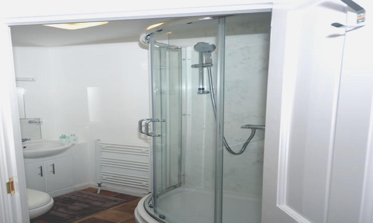 לרוויק Varis House מראה חיצוני תמונה